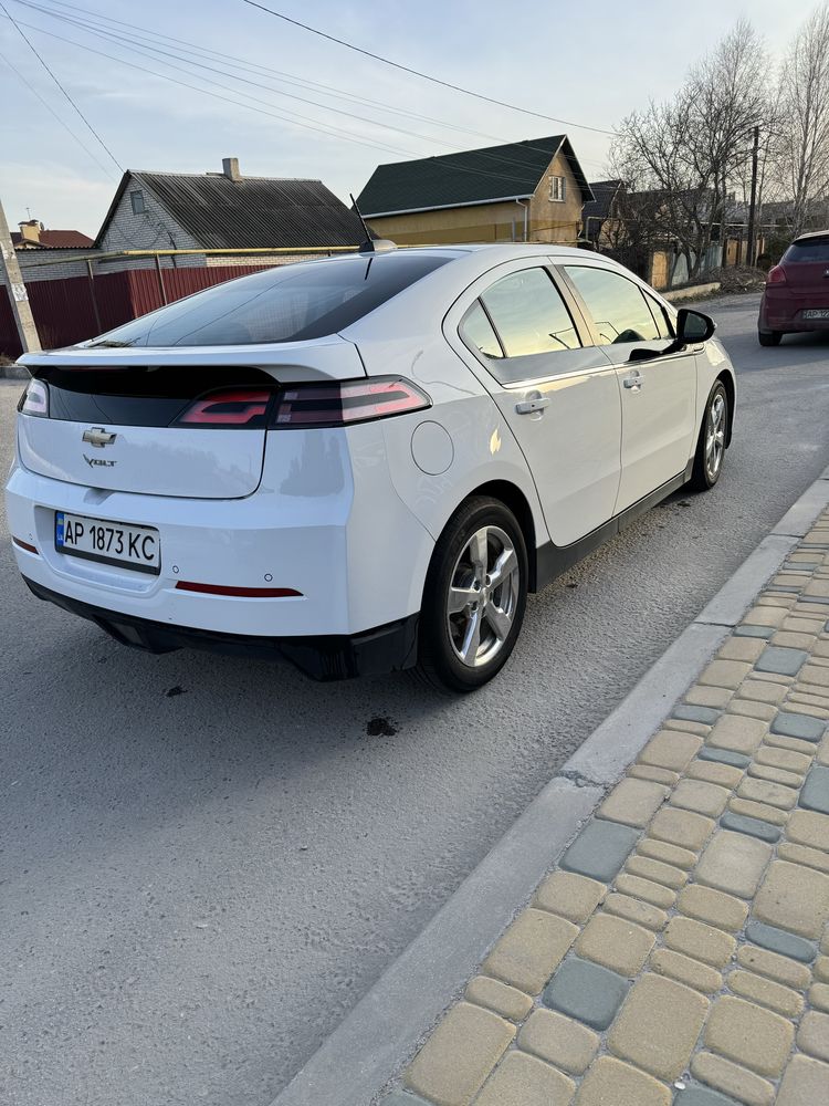 Chevrolet  volt   2015   гибрид