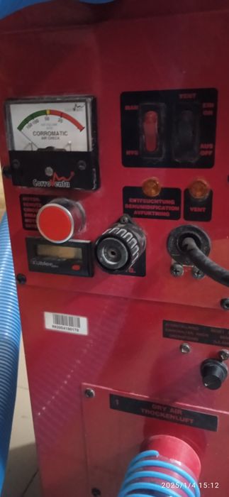 Адсорбційний промисловий осушувач повітря.