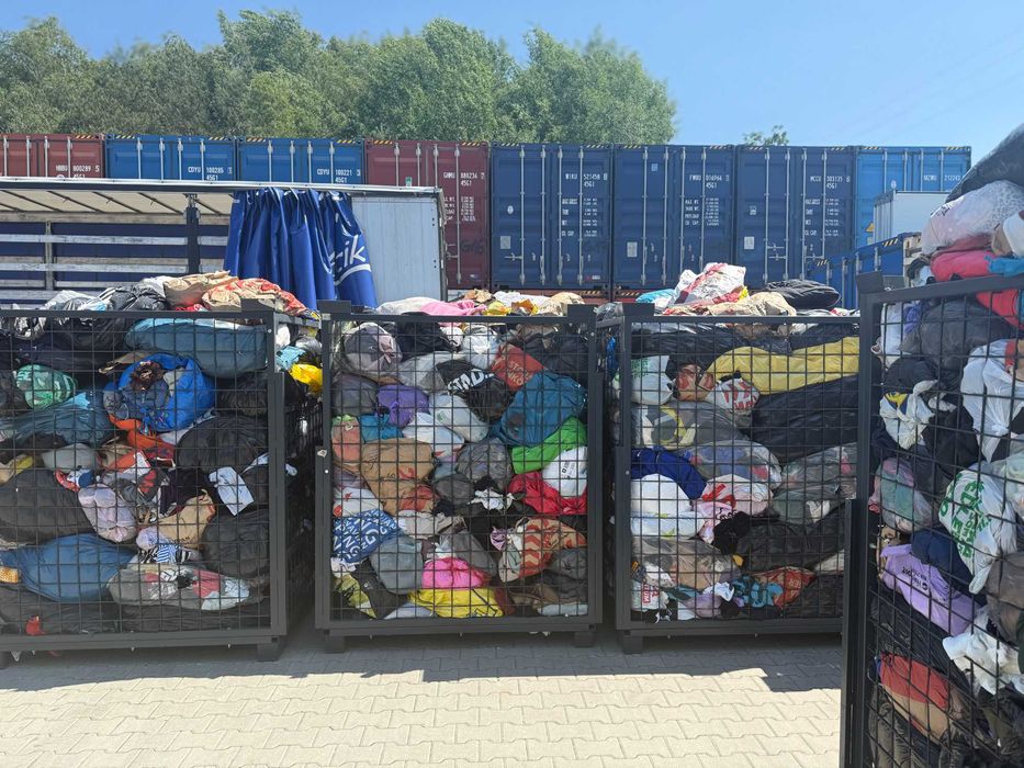 Odzież używana niesortowana z Szwecji - 2,6/kg