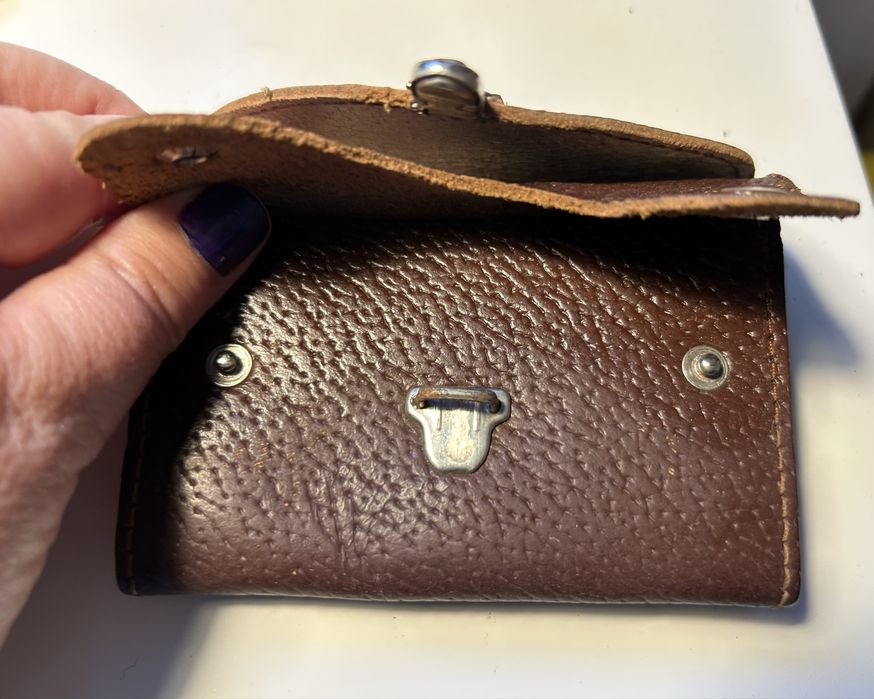 Porta moedas em pele vintage nova