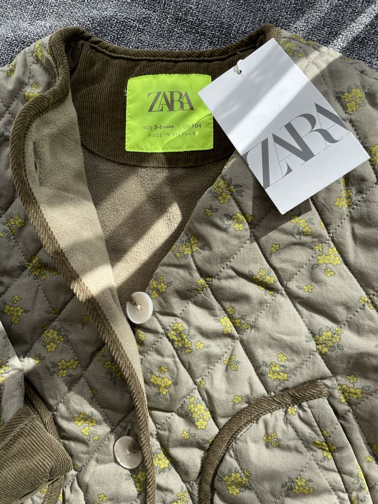 Pikowana kurtka i spodnie w kwiaty Zara rozmiar 98