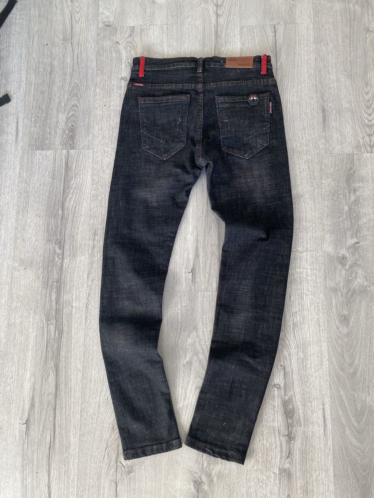 Calça slim fit preta