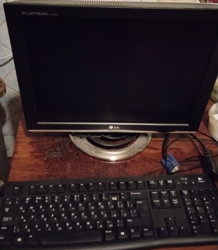 монітор LG L1740bq з клавіатурою