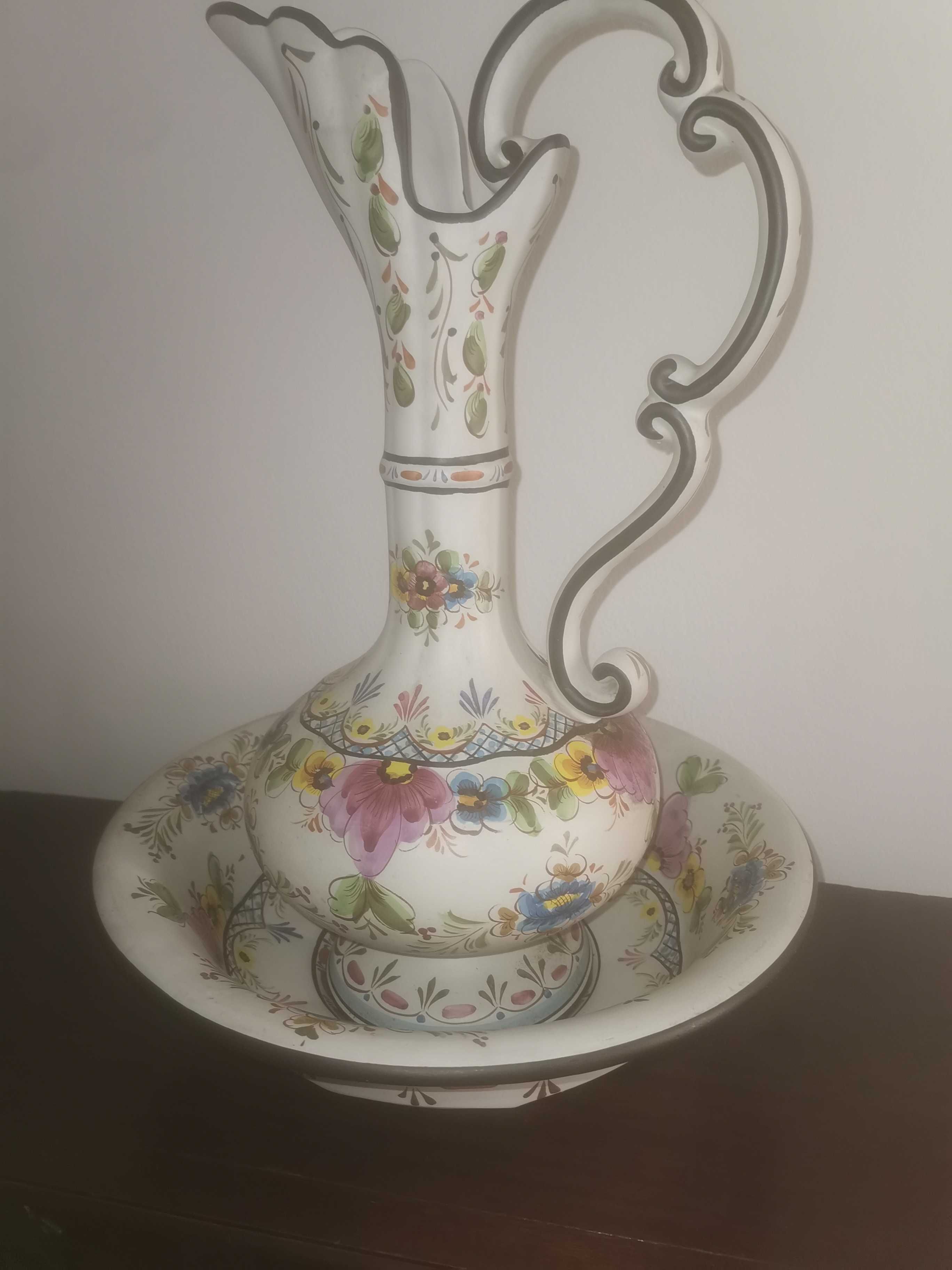 Conjunto de Jarrão e  Bacia antigo porcelana da Marca TREMEZ