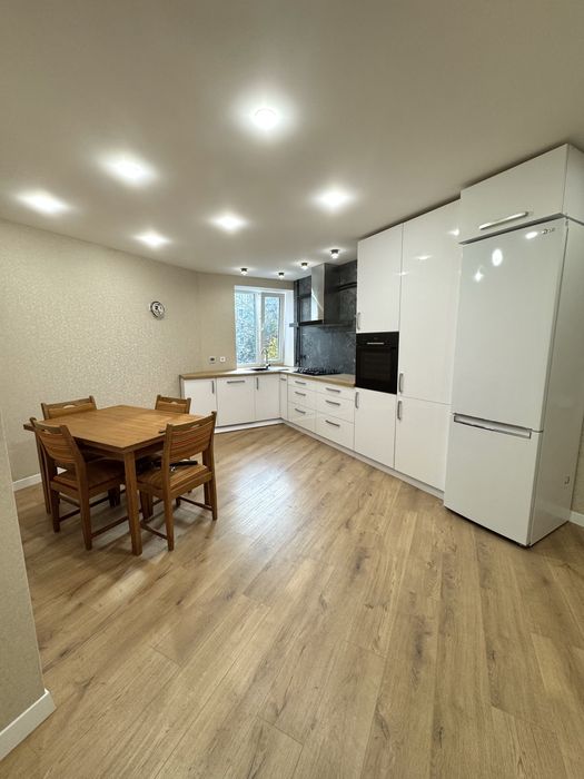 Перша здача , Центр , оренда чудової квартири.