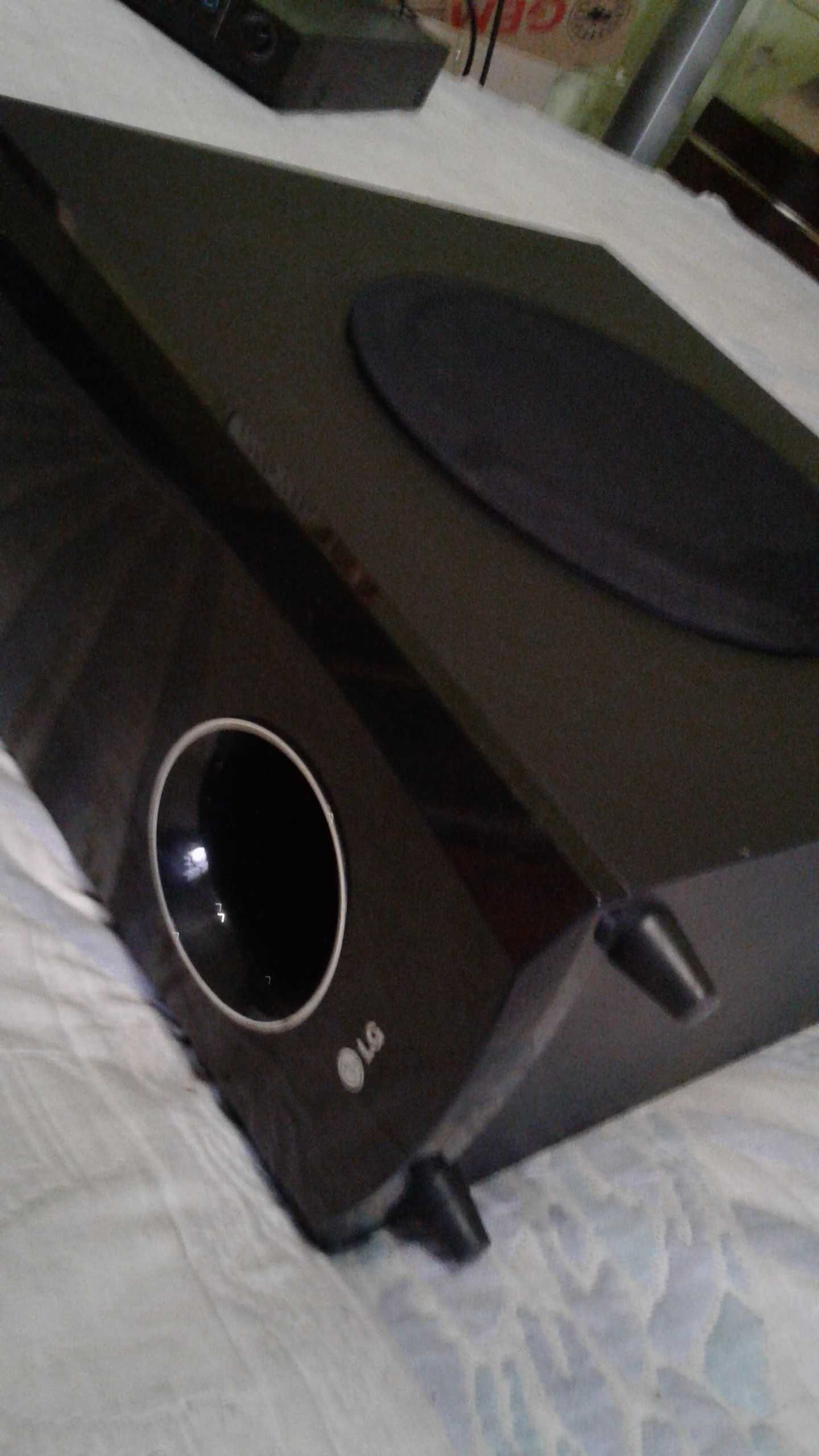 LG  Subwoofer SH53TH-W 3 Om 300 W