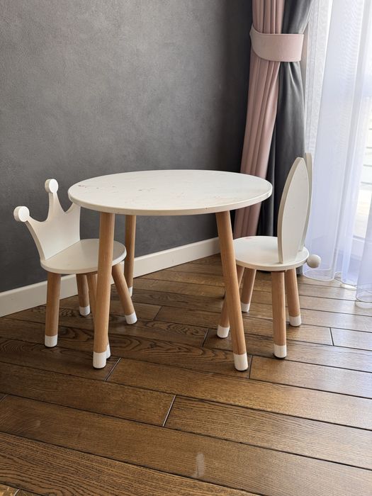 Дитячі меблі трюмо столик два крісла