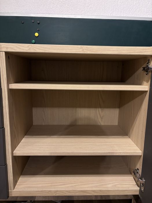 Komoda z szafymi frontami z Ikea