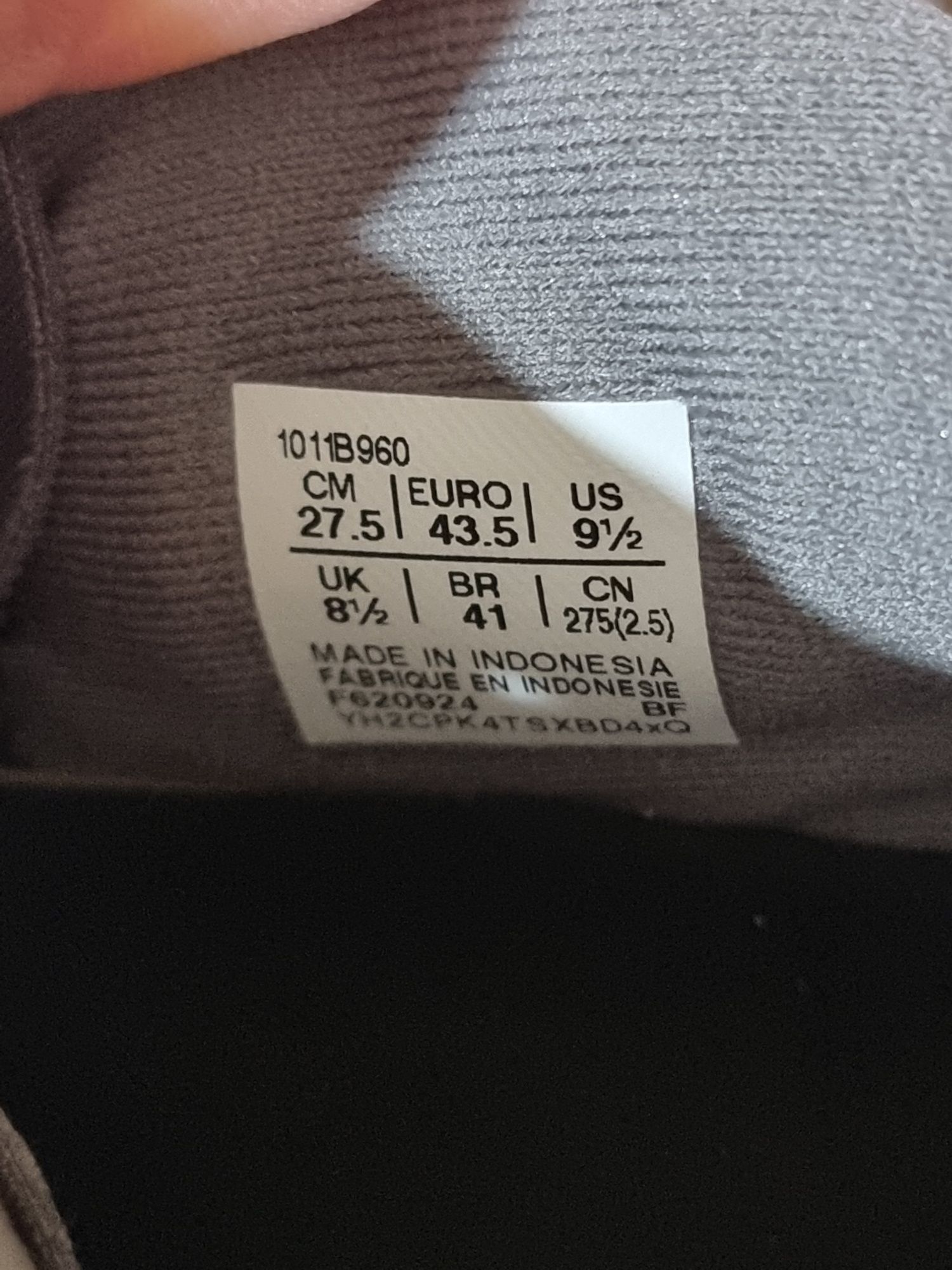 Оригінал 100% кросівки чоловічі asics comulus 27  euro 43.5