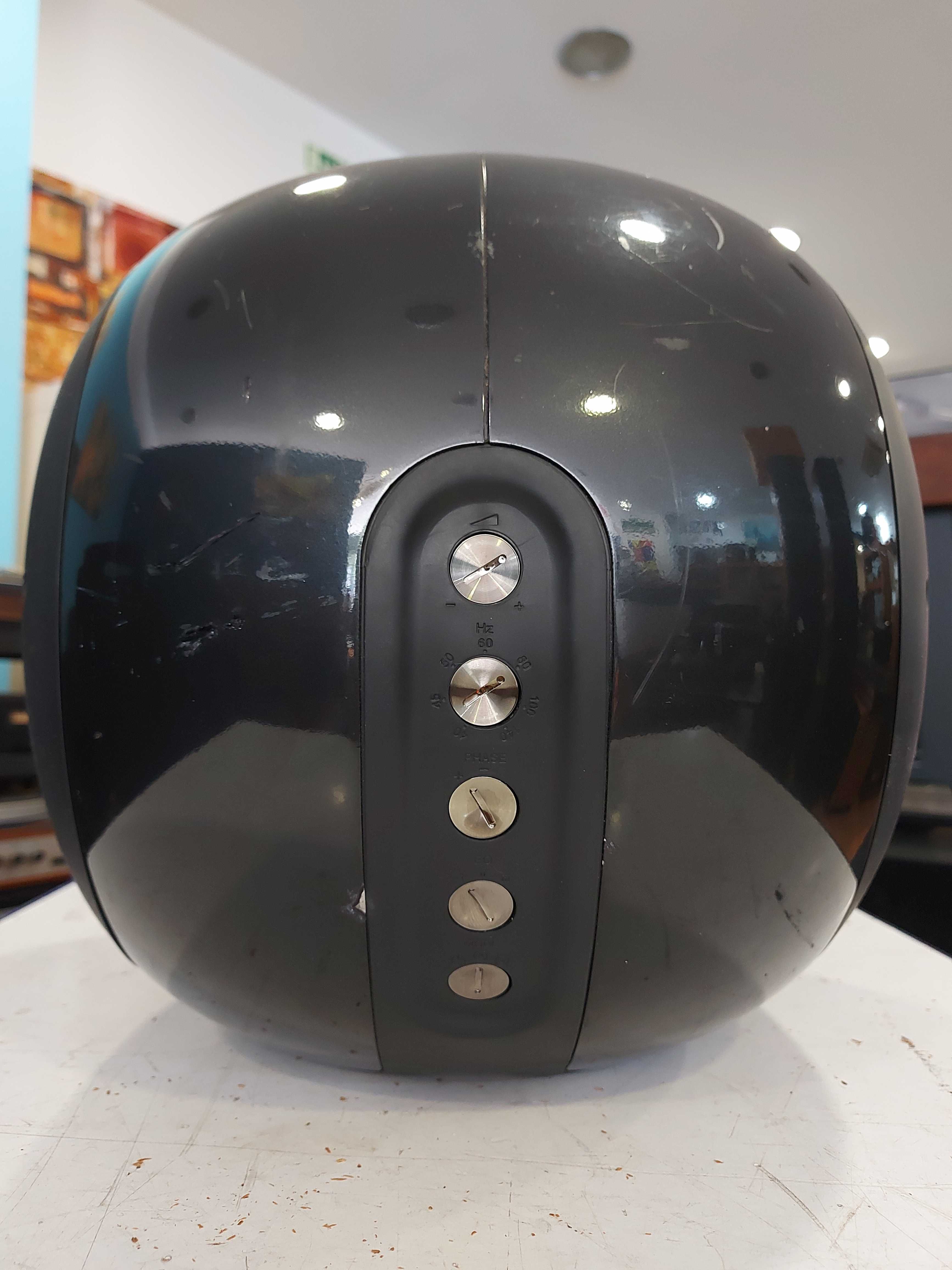 Subwoofer B&W PV-1 – Potência e Elegância em Graves
