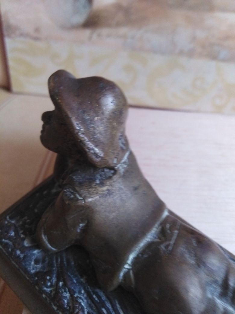 Przedwojenna rzezba,figura z mosiadzu,leżący chłopiec na zbożu, unikat