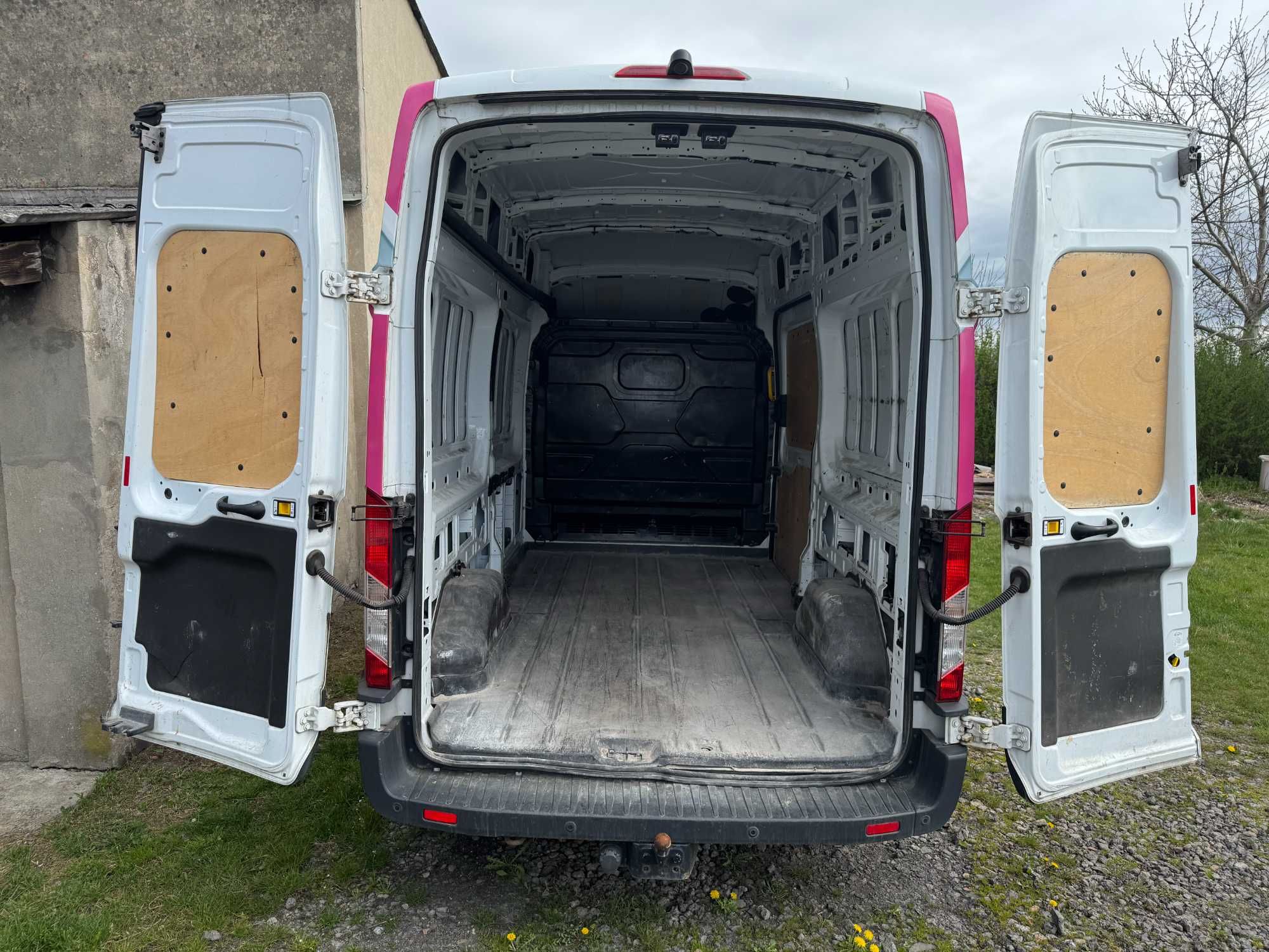Syndyk sprzeda samochód Ford Transit r. 2017