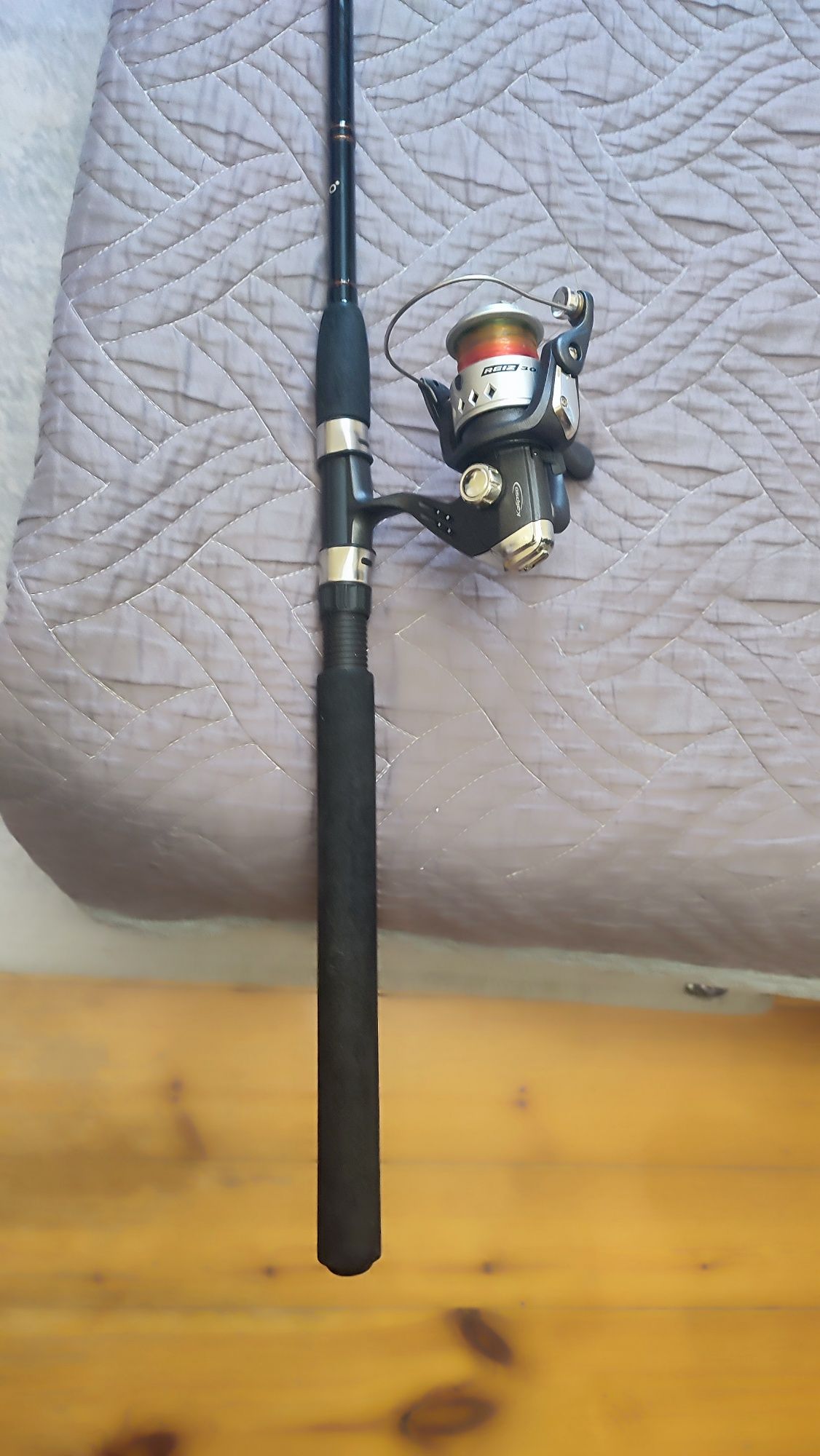 Удилище спиннигововое Concept 2.10 m 40-100 g, с катушкой.