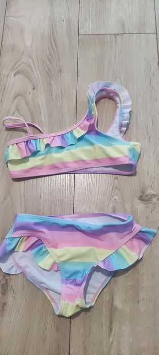Strój kąpielowy rozmiar 110-116
Używany 1 sezon kilka razy 
Sinsay