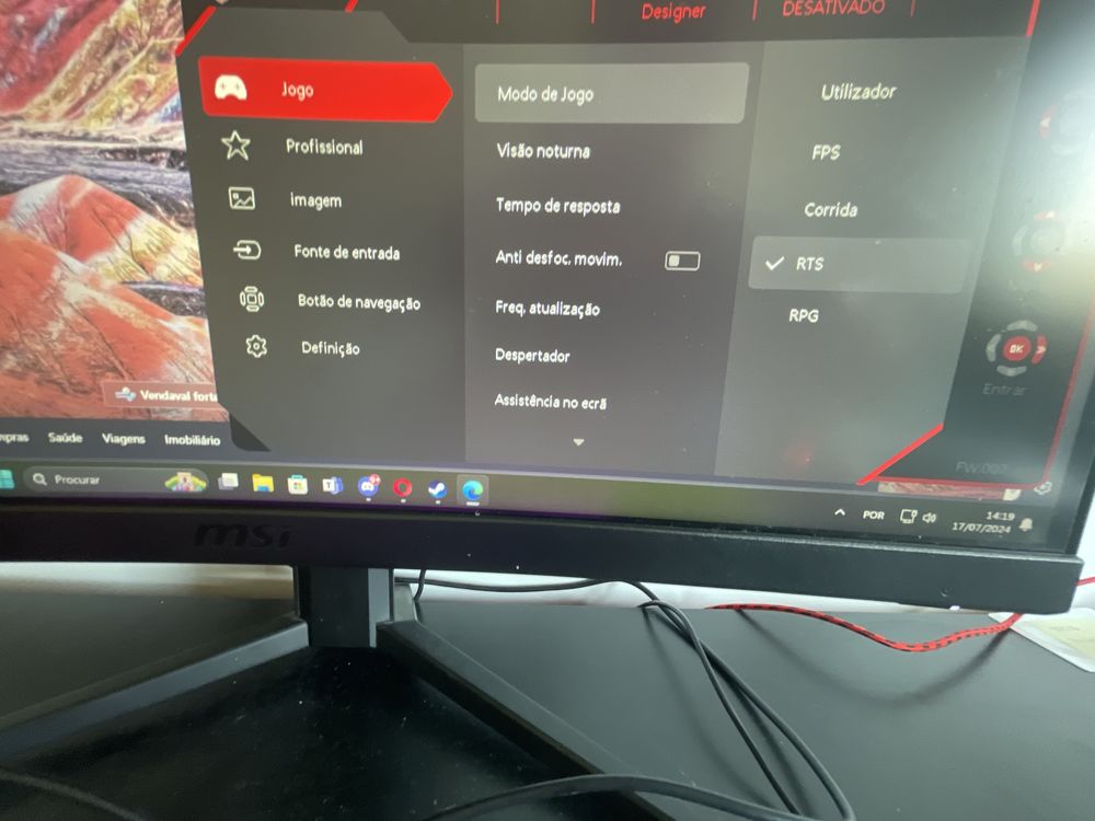 Monitor MSI G24  de cor preta  boa qualidade ,vario ajuste de imagem