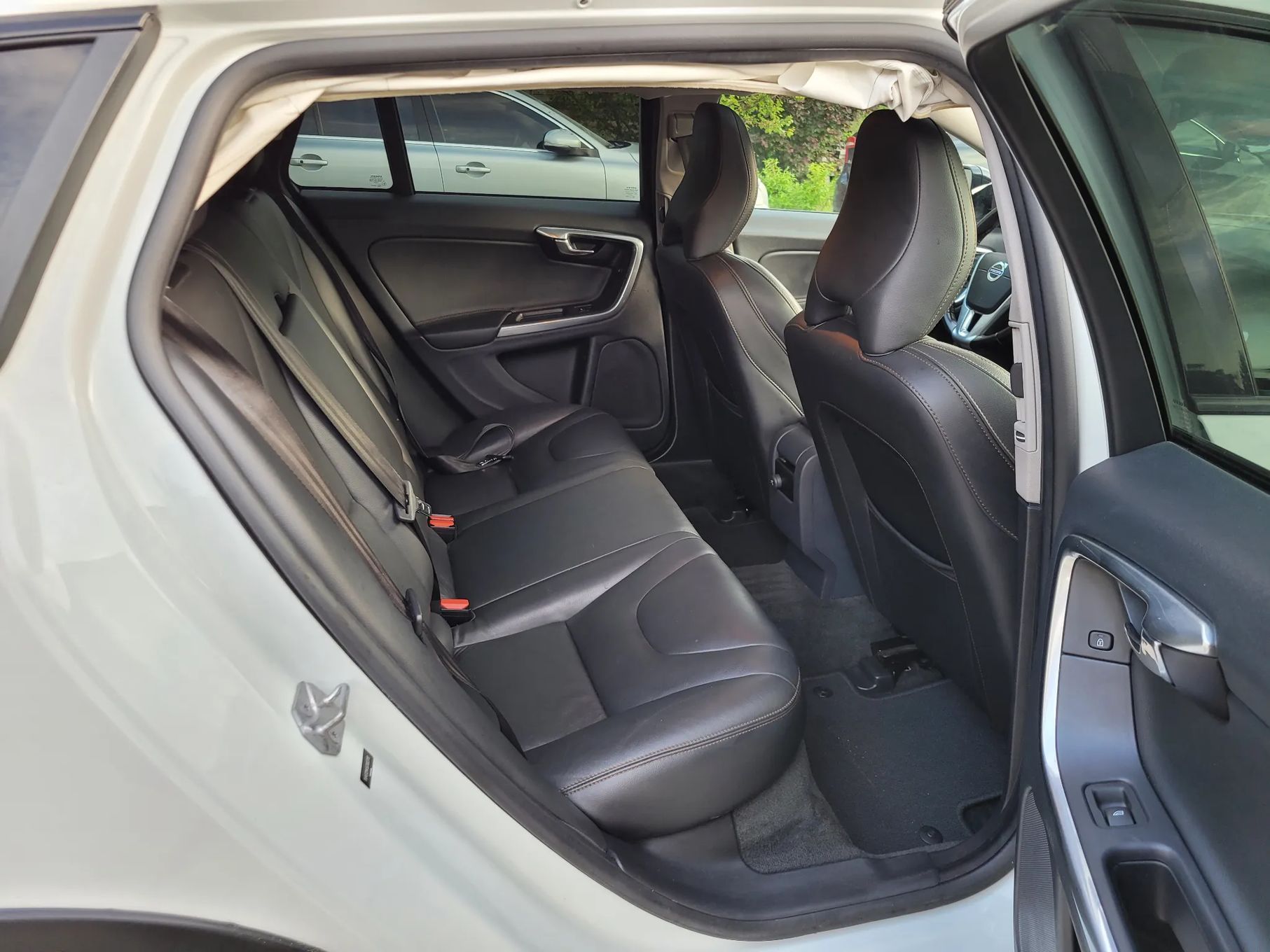 Volvo V60 Cross Country 2.5 T5 AWD MY2016 lekko uszkodzony FV23%