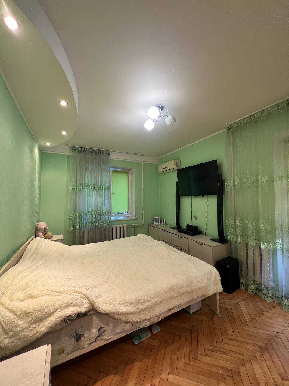 Простора 3-кімнатна Деснянський район, 2/9 поверх, 61 м² вул. Поповича