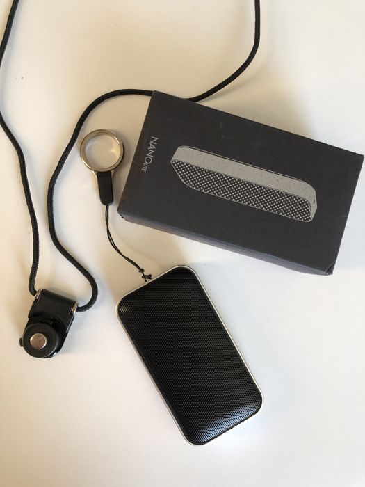 Бездротова колонка з мікрофоном