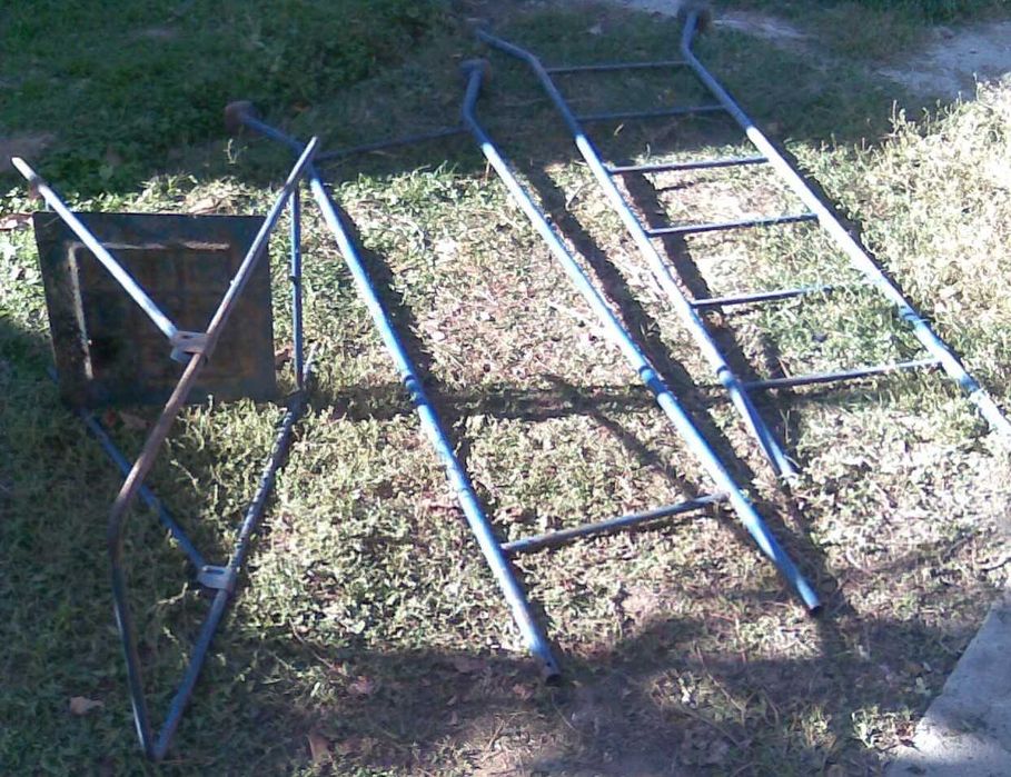 Лестница стремянка разборная, дымарь пчеловода, циркулярка, фуганок.