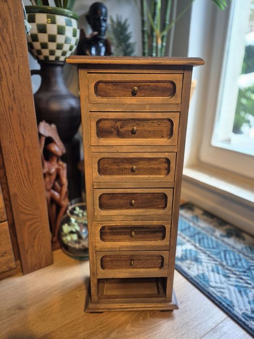 Szafka z szufladami do renowacji