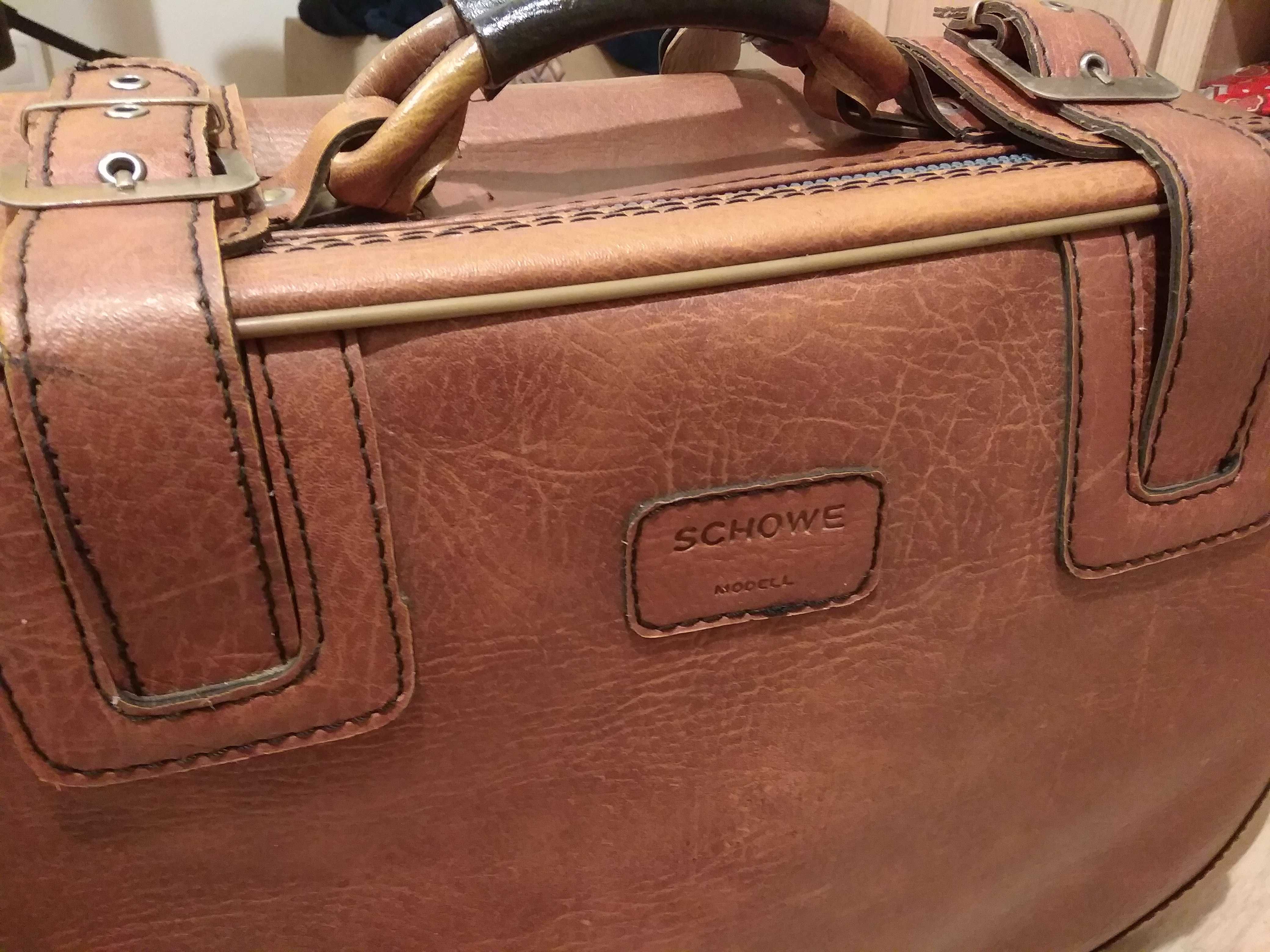 Duża walizka ze sztucznej skóry koniak