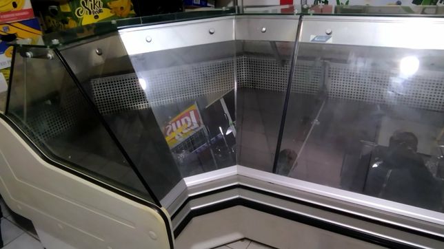 Холодильная витрина угловая