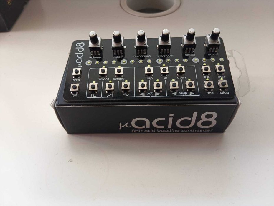 Twisted-Electrons µAcid8