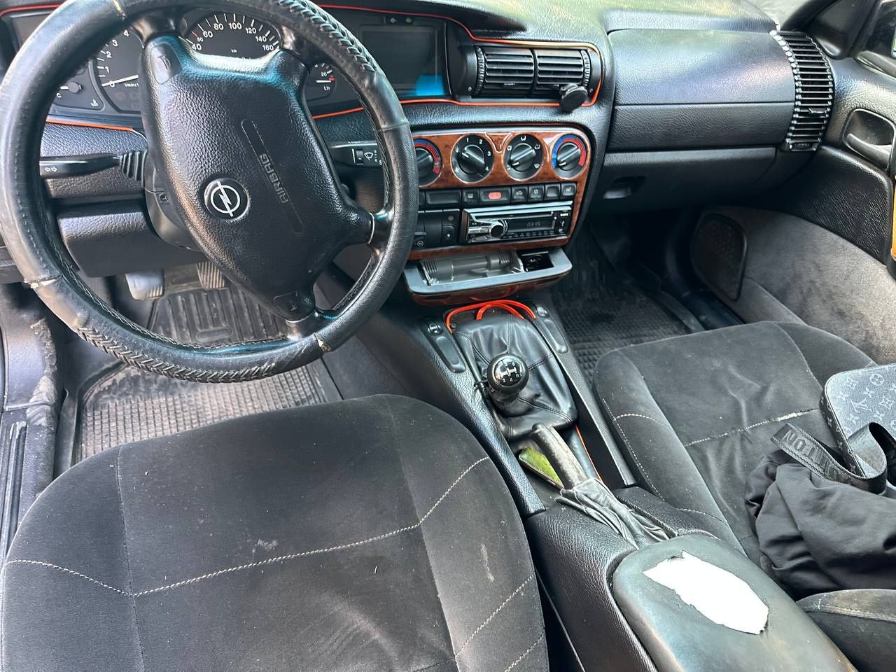 Продам Опель Омега б 2,5 V6