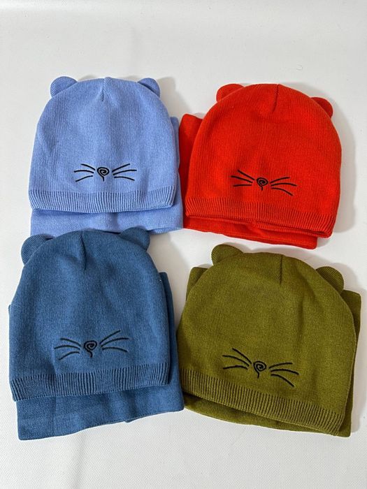 Демісезонний тонкий набір в рубчик з вушками шапка і хомут на дівчинку