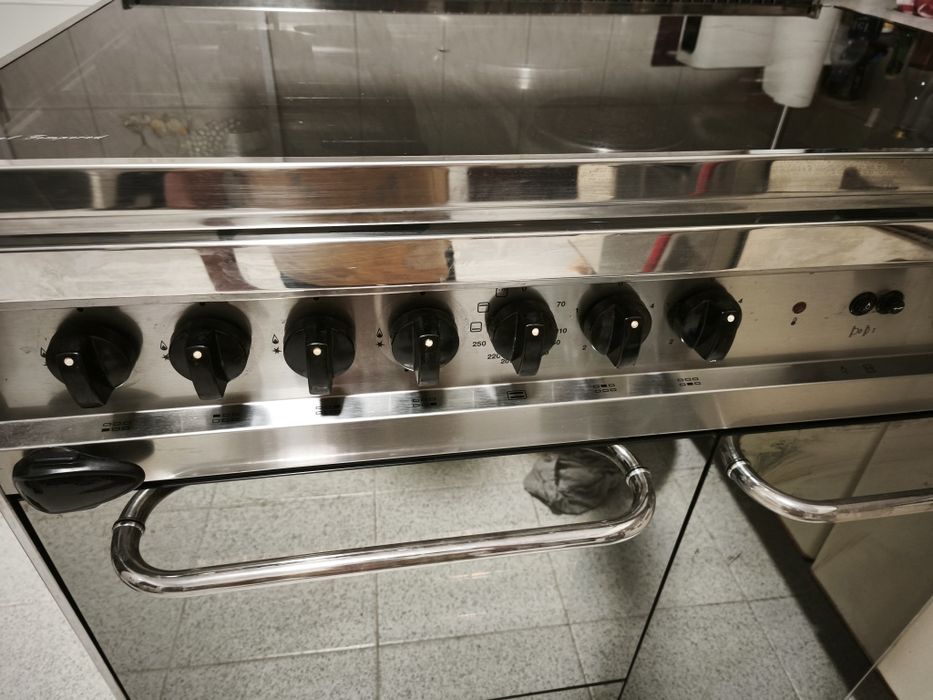 Fogão a gás Tróia 4+ 2 placas eléctricas, bem estimado