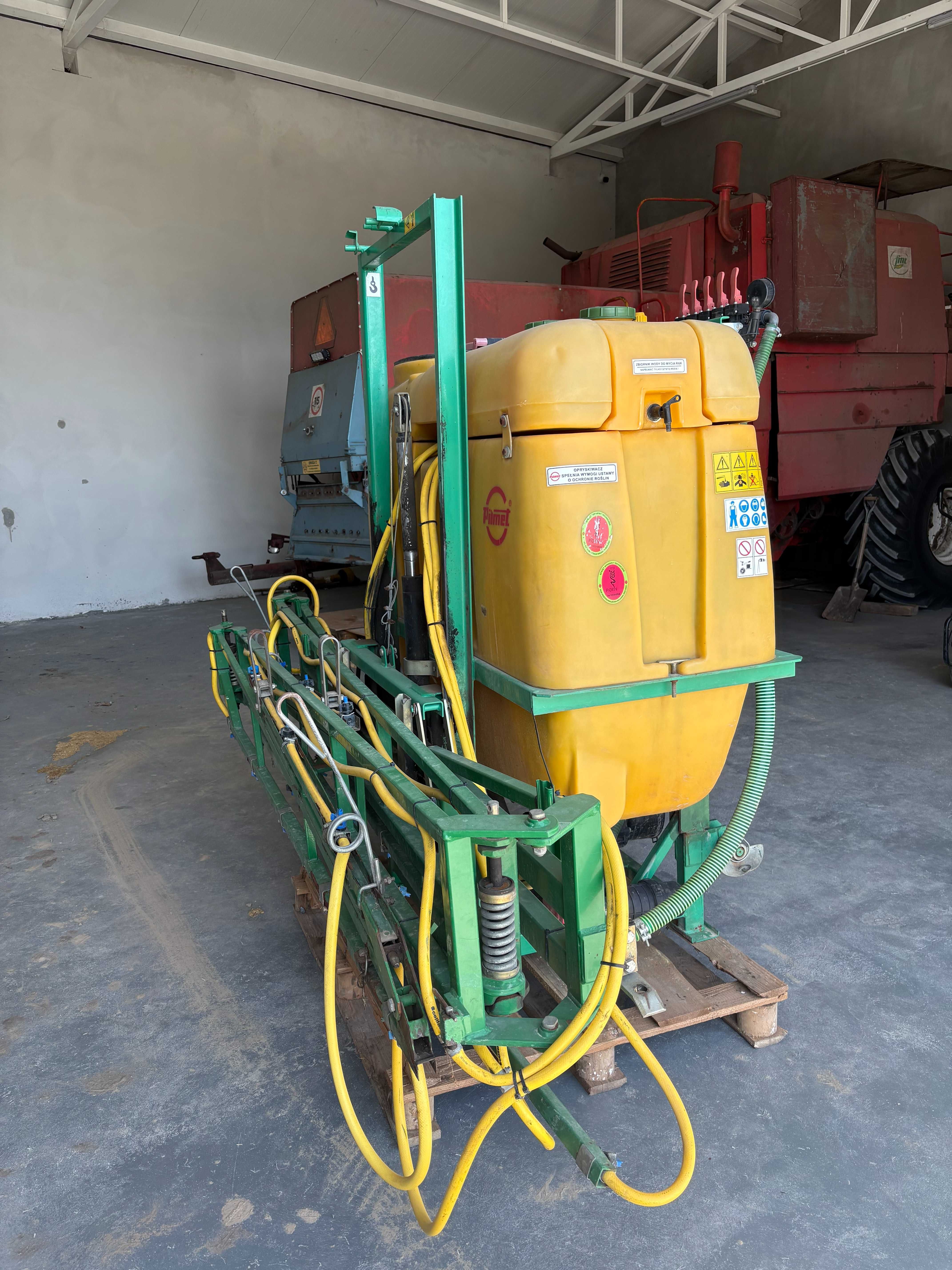 Opryskiwacz 615 hydraulicznie podnoszona belka
