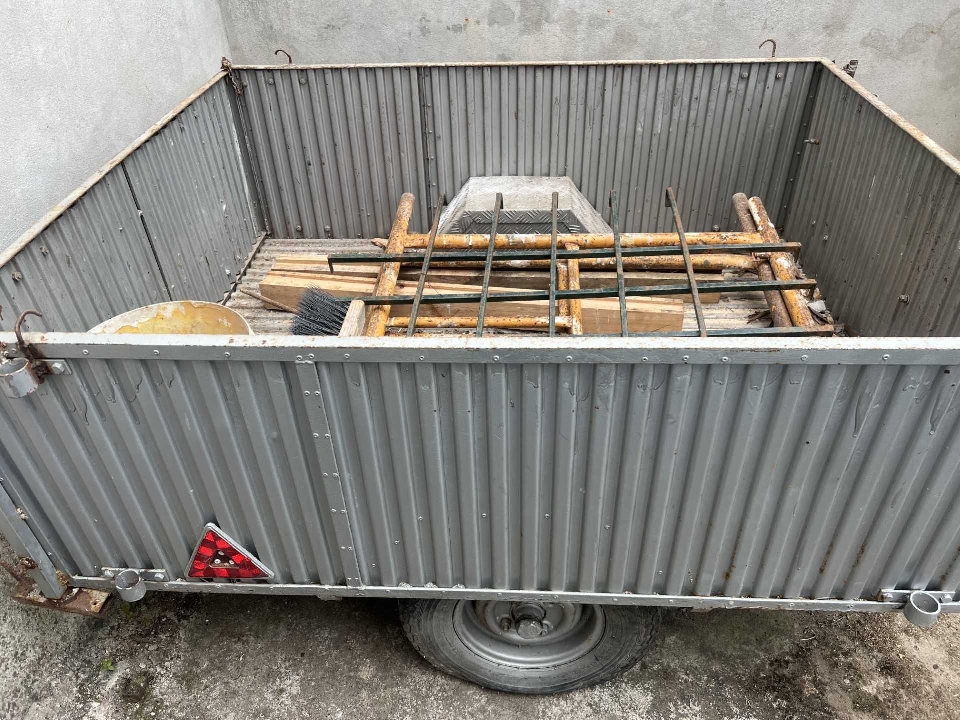 reboque robusto em bom estado ideal para transporte motas e carga