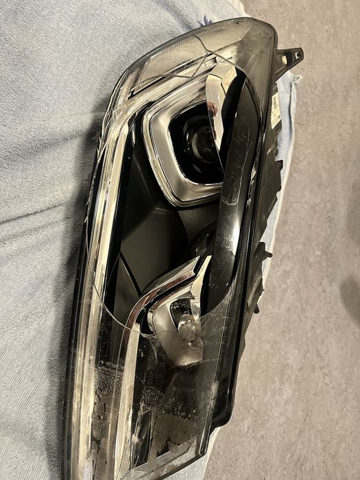 Продаёться две правых фары для Volksvagen Taureg 2017 года
