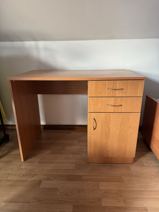 Biurko z szufladami i szafką