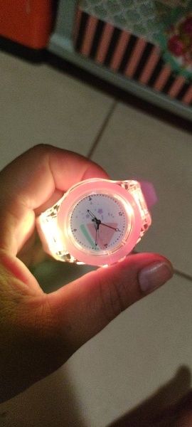 Рожеві годинники з підсвіткою для дітей