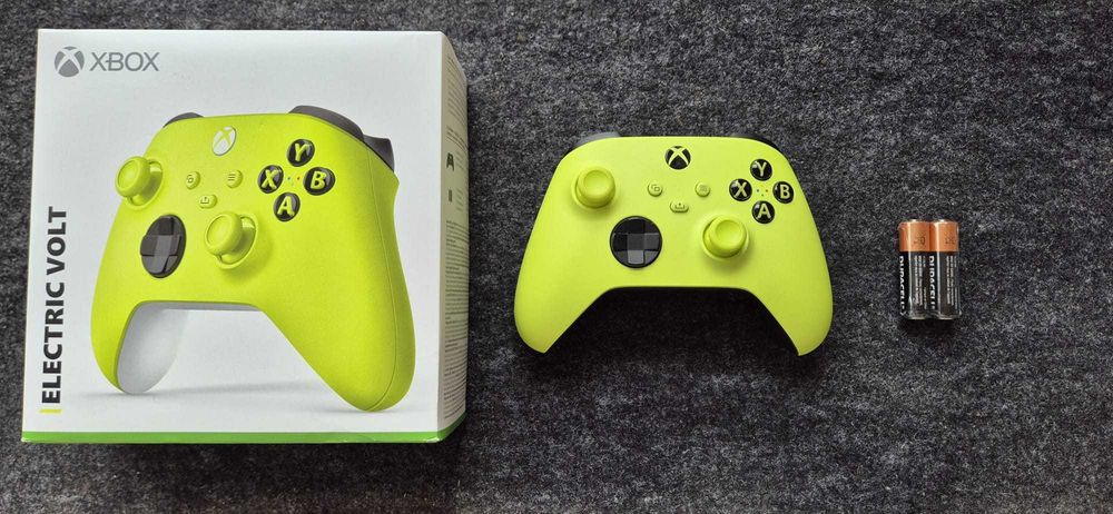 Kontroler Pad Xbox Electric Volt CZARNY SPÓD - Stan Idealny