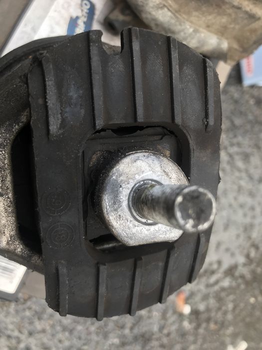 Опоры двигателя (подушки двигателя) BMW E60 530D