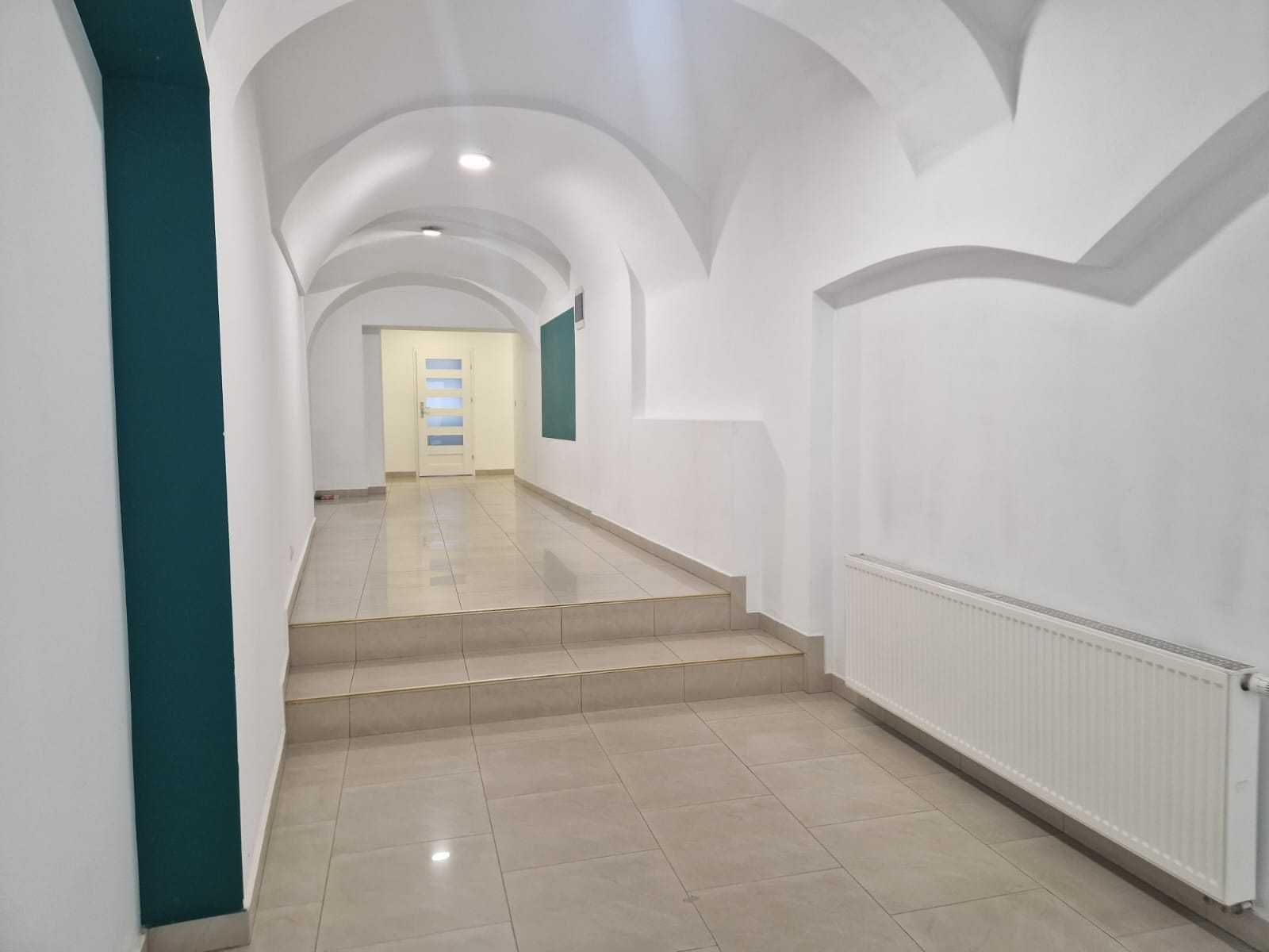 Lokal handlowo-usługowy 75 m² – Głuchołazy, dobra lokalizacja, parking