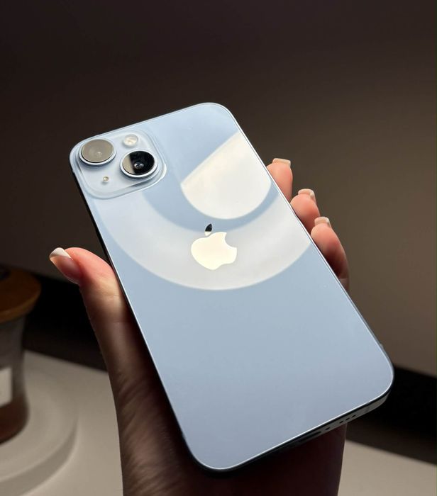 Iphone 14 blue Stan Idelany