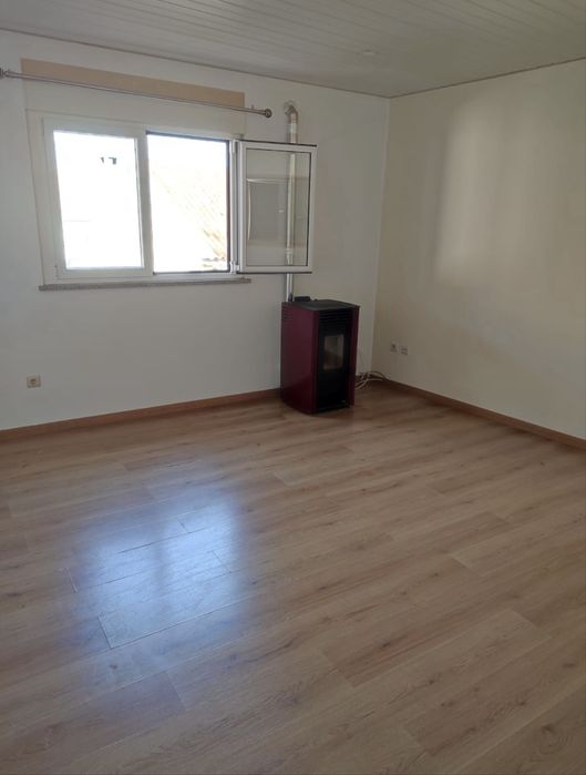 Alugo T2 sem mobília