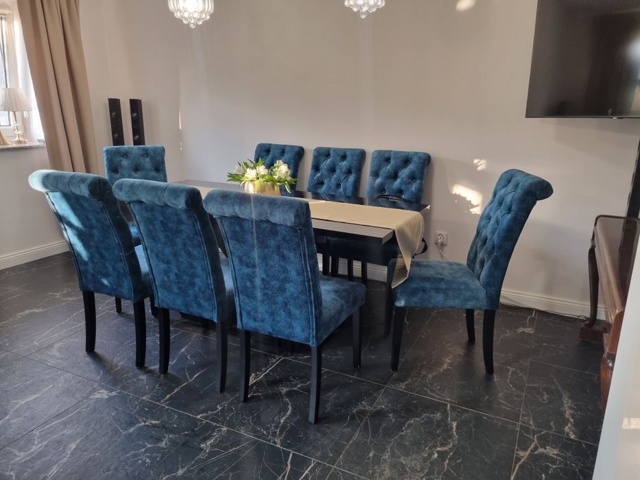 Naroznik i krzesła piękny komplet