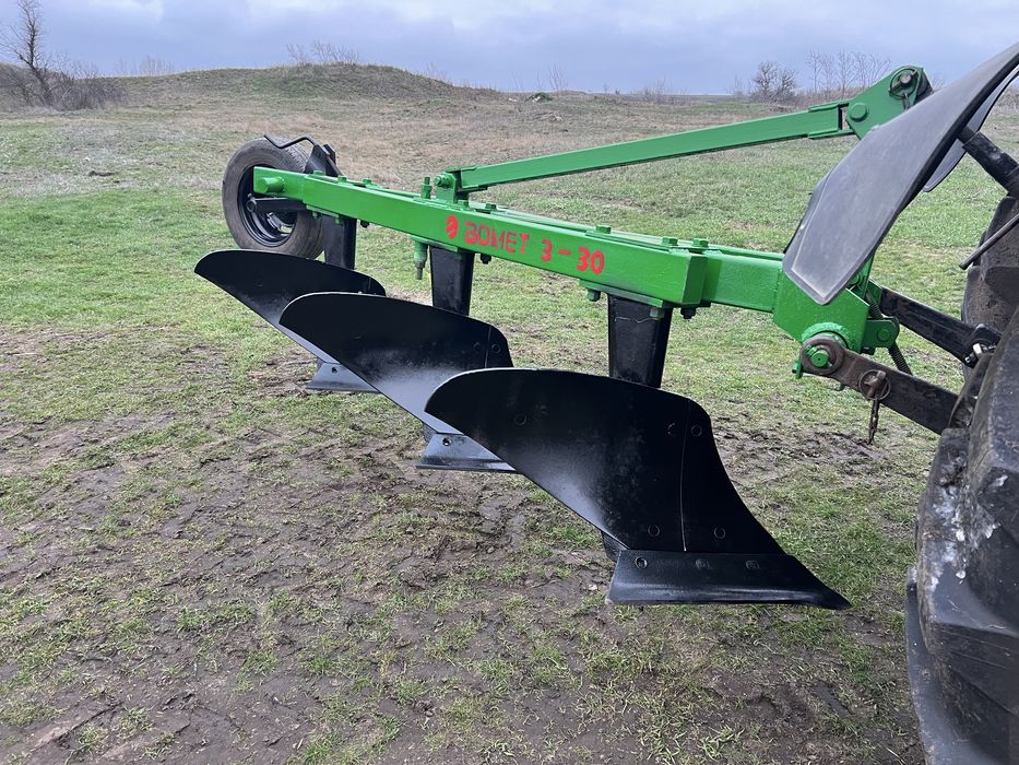 Продам плуг Бомет 3-30