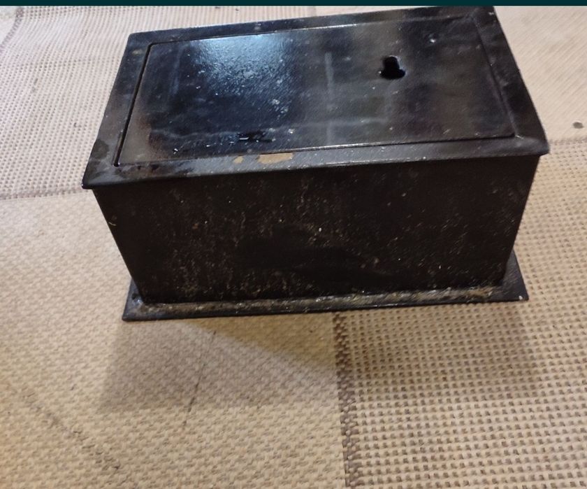 Продам сейф для денег, документов и пистолета.