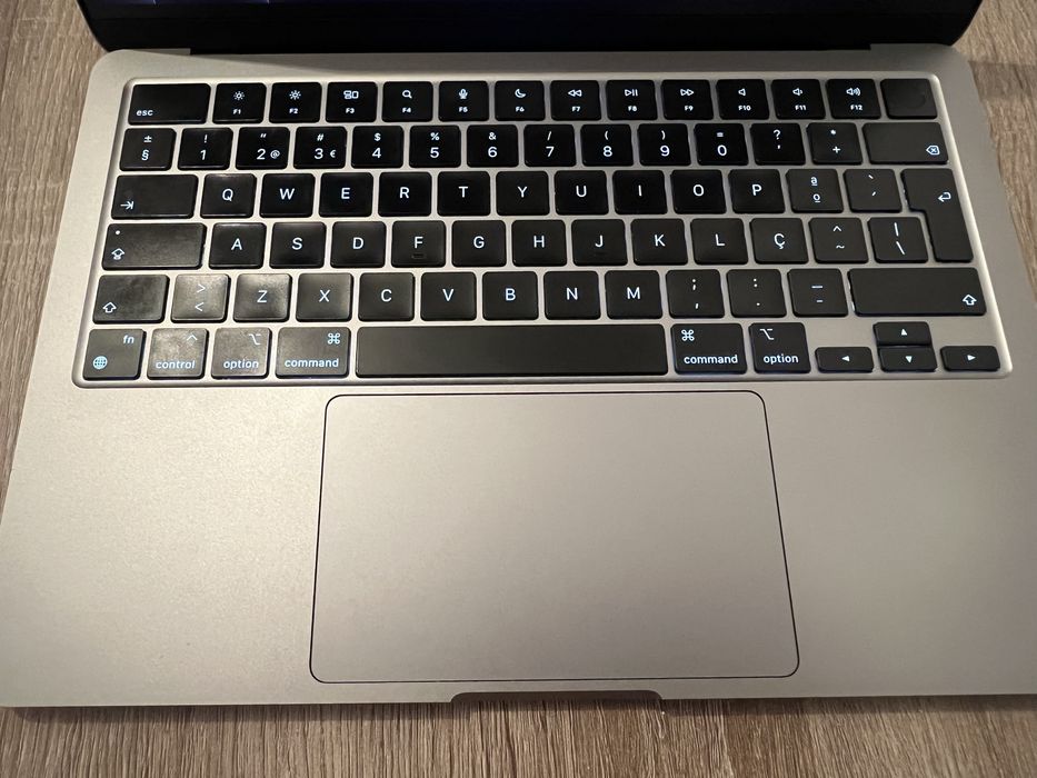 Macbook air M3 13'' - 8GB RAM & 256 SSD
