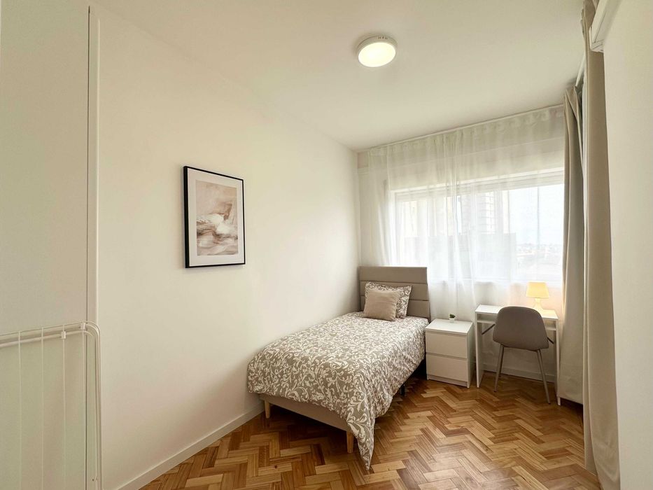 Arrendamento de Quarto de Luxo na Rua Gonçalo Cristóvão, 128