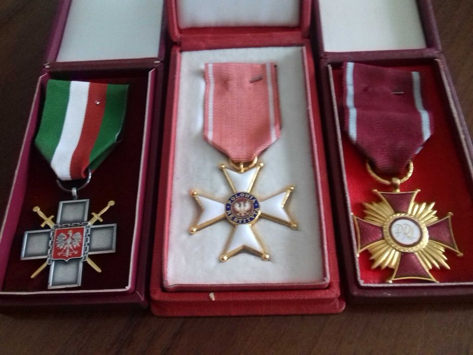 Sprzedam krzyże zasługi PRL