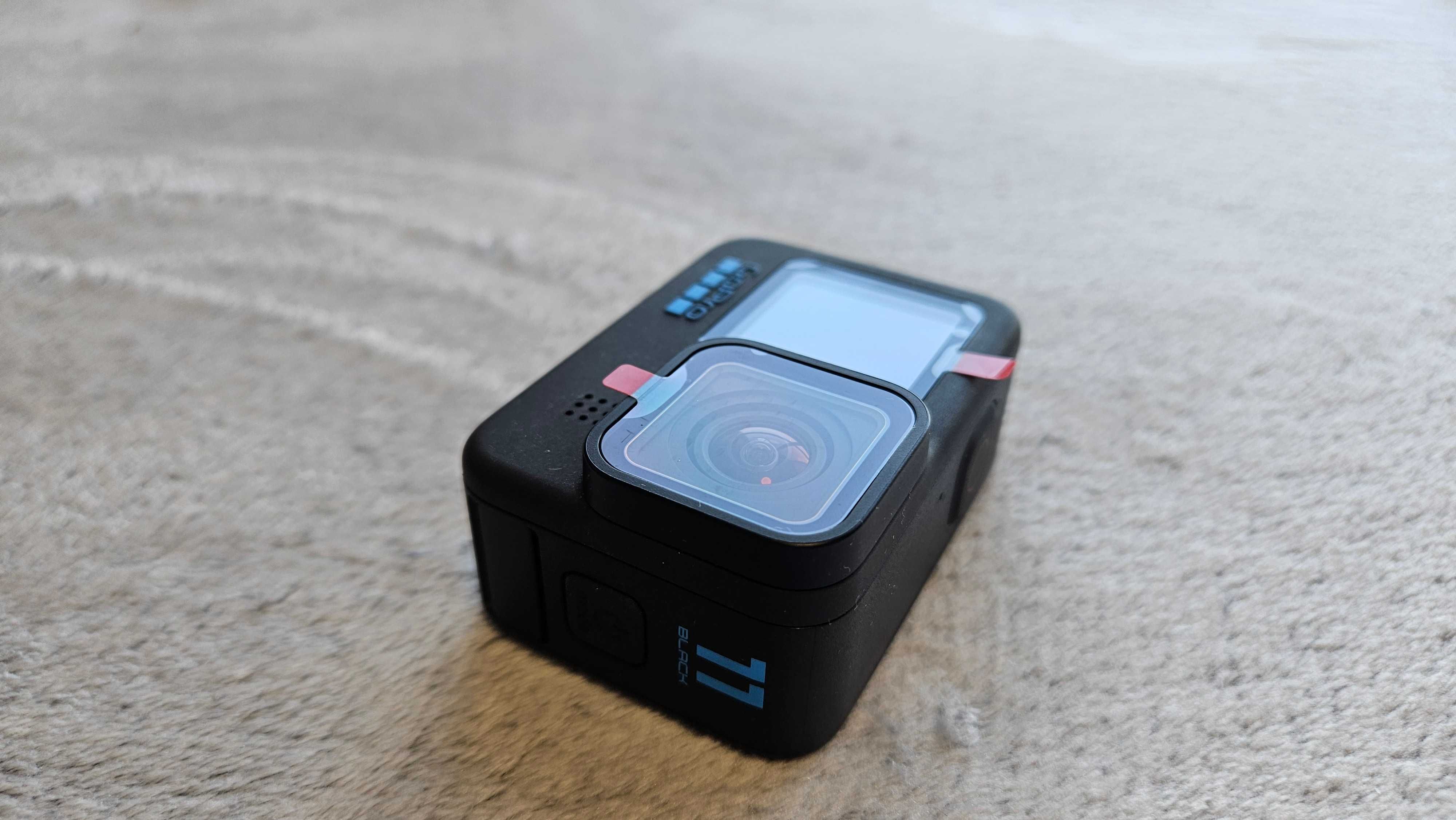 Екшн-камера GoPro HERO11 Black в стані нової та Kingston 128gb