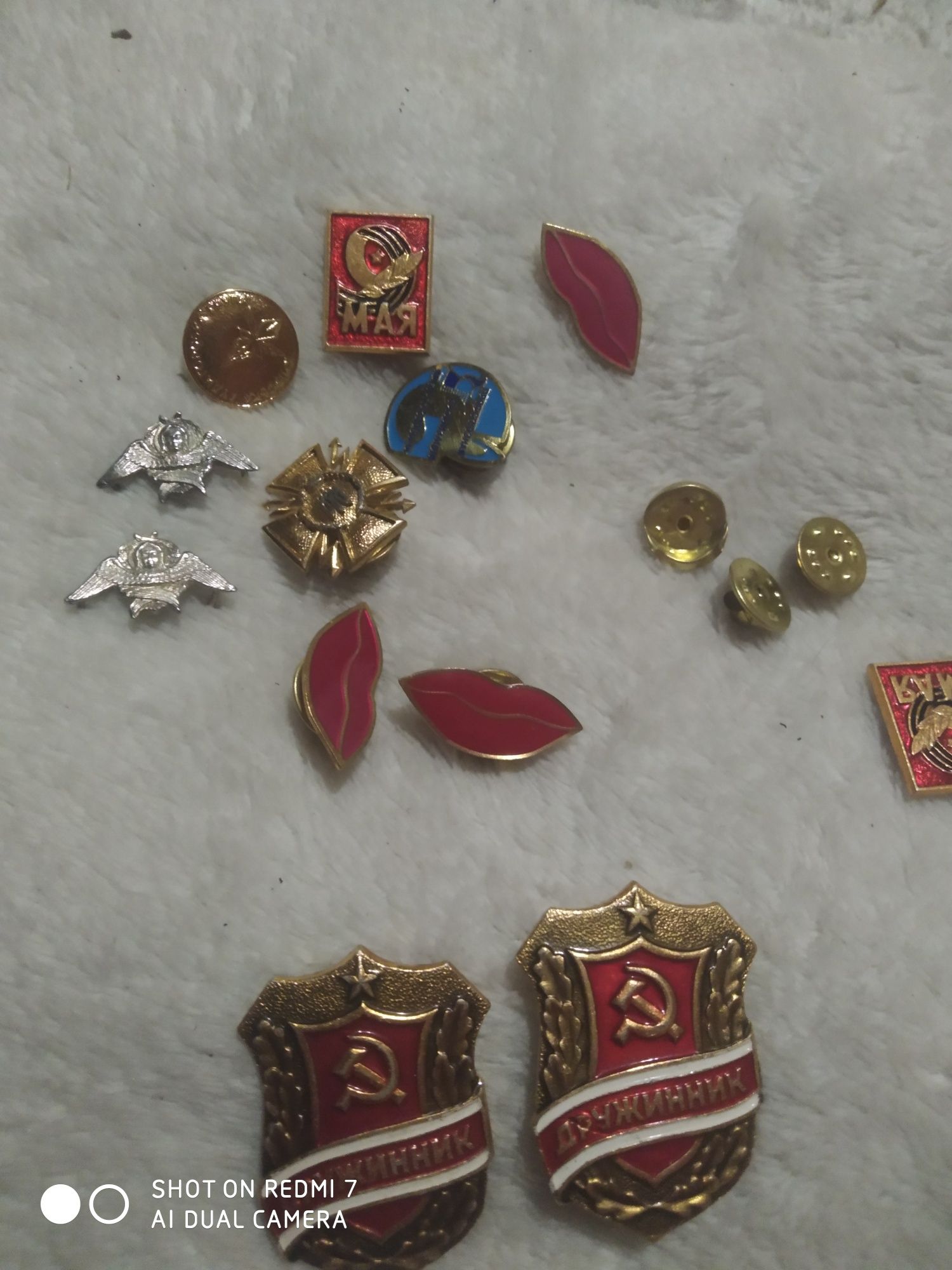 Значкі ,кокарди, і всяке  до форми і не тільки