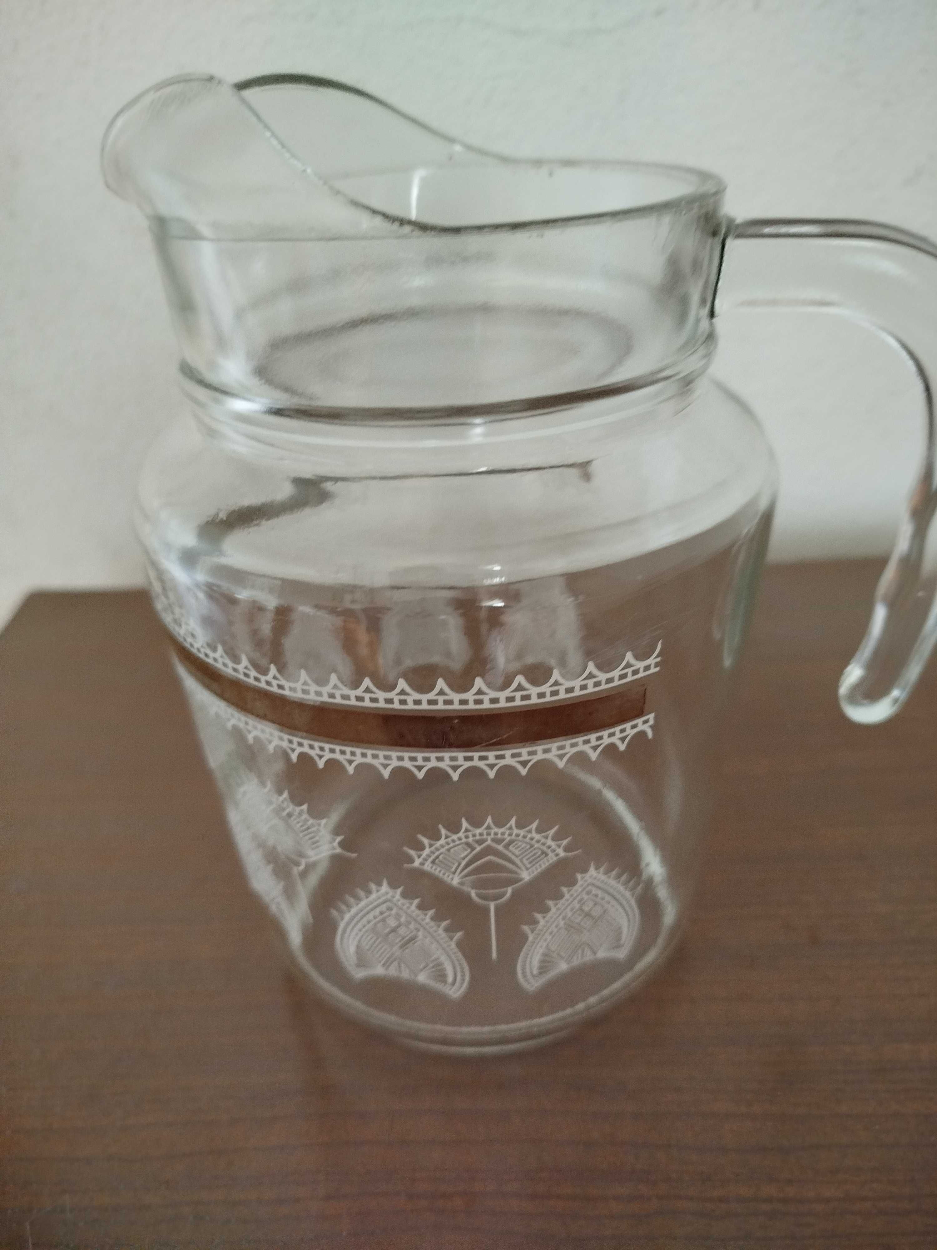 Caneca para água, sumo, etc bastante antiga com mais de 40 anos.