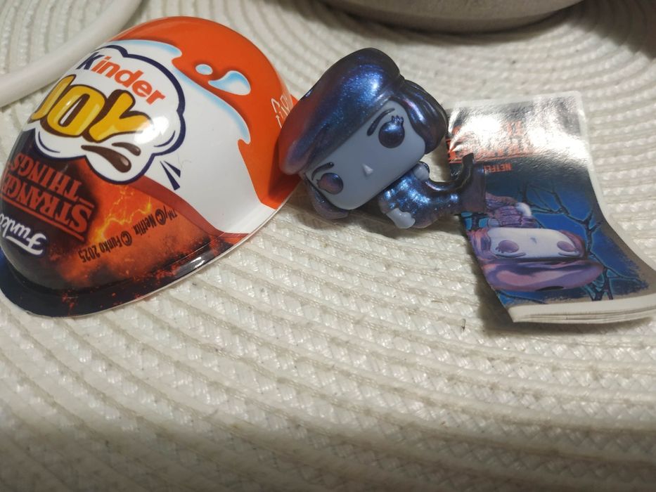 Kinder joy figurka Robin Stranger Things
